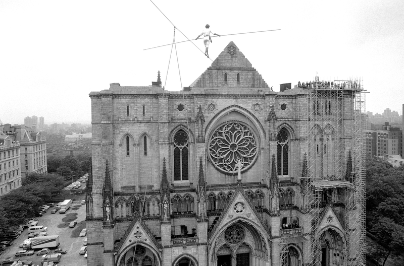 Petit walks the wire above St. John’s in 1982. Photo credit: Suzanne Vlamis/AP